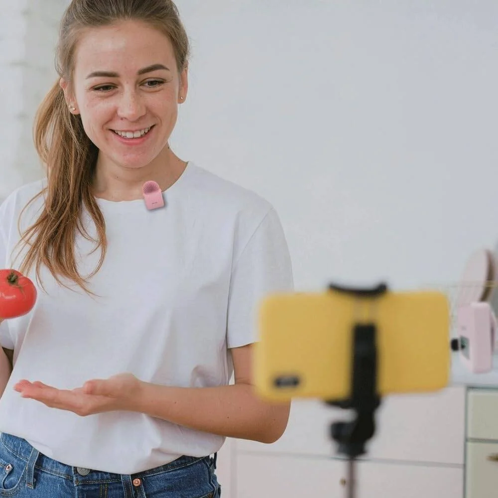 میکروفون حرفه ای گرین لاین GLM، برد کاری تا 100 متر، انتقال دیجیتال، جمع و جور و قابل حمل، حذف نویز محیطی، نظارت بلادرنگ، 2 عدد میکروفون و 1 عدد گیرنده - صورتی