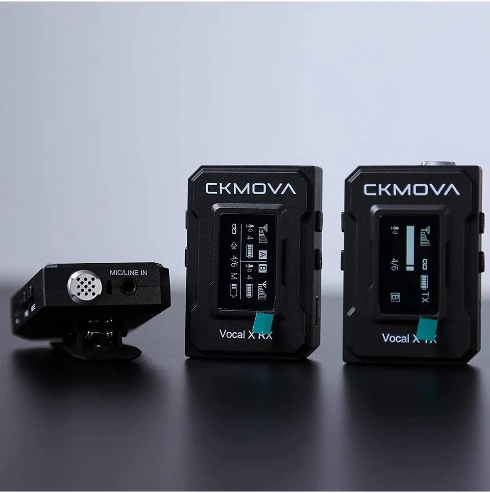 میکروفون بی‌سیم دو کاناله فوق‌العاده فشرده CKMOVA Vocal X V2، دارای 2 فرستنده TX و 1 گیرنده RX، نمایشگر OLED، مونو/استریو، خروجی 2.4 گیگاهرتز - برد 100 متری، باتری 10 ساعته، Type-C، 3.5 میلی‌متری، مشکی | Vocal X V2