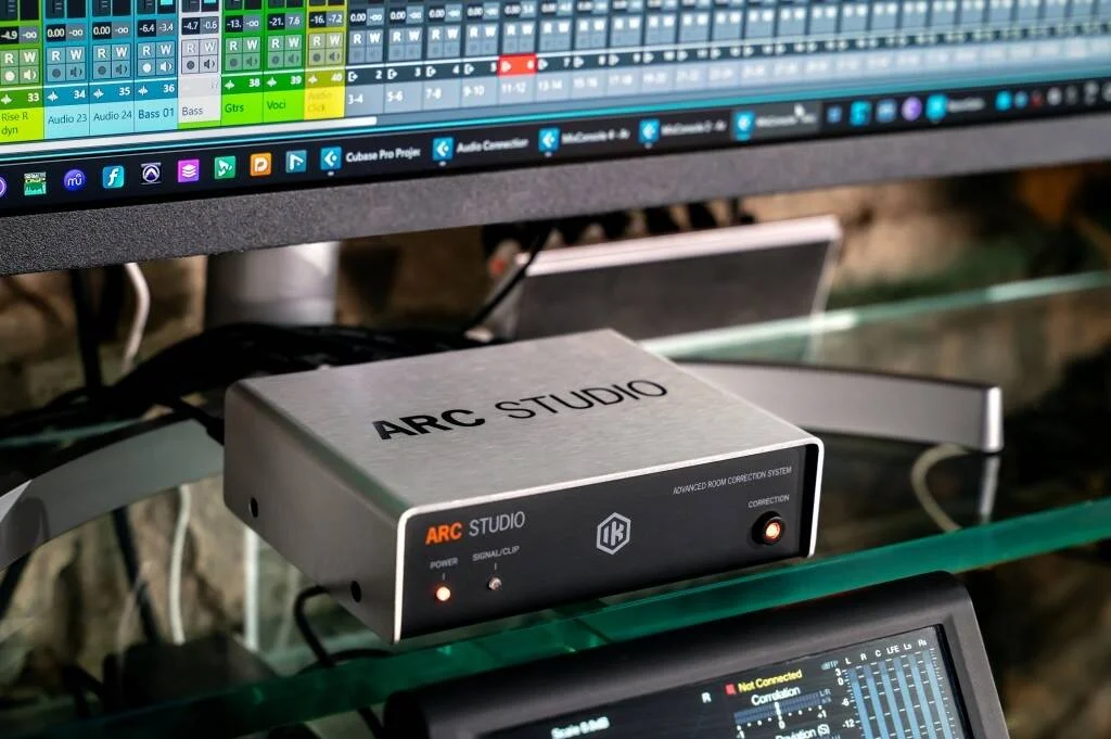 سیستم پیشرفته اصلاح آکوستیک اتاق IK Multimedia ARC Studio، همراه با نرم افزار ARC4، پردازنده سخت افزاری ARC Studio و میکروفون اندازه گیری ARC MEMS، Mac/PC VST, AU, AAX | IP-ARC-STUDIO-IN