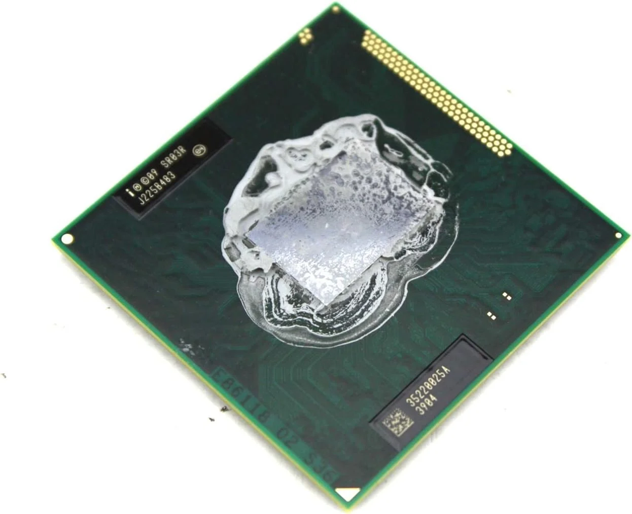 پردازنده کامپیوتر لپ تاپ اینتل مدل CORE I7 2640M با فرکانس 2.8-3.5 گیگاهرتز، سرعت 5GT/s، حافظه کش 512 کیلوبایت، سوکت G2 SR03R