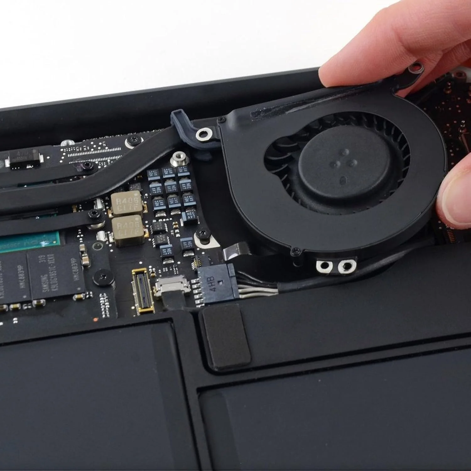 فن خنک کننده پردازنده مناسب برای مک بوک ایر ۱۳ اینچی مدل A1369 (۲۰۱۱) و A1466 (۲۰۱۲ ۲۰۱۳ ۲۰۱۴ ۲۰۱۵ ۲۰۱۷) شماره قطعه 922-9643 923-0442 923-00507 MG50050V1