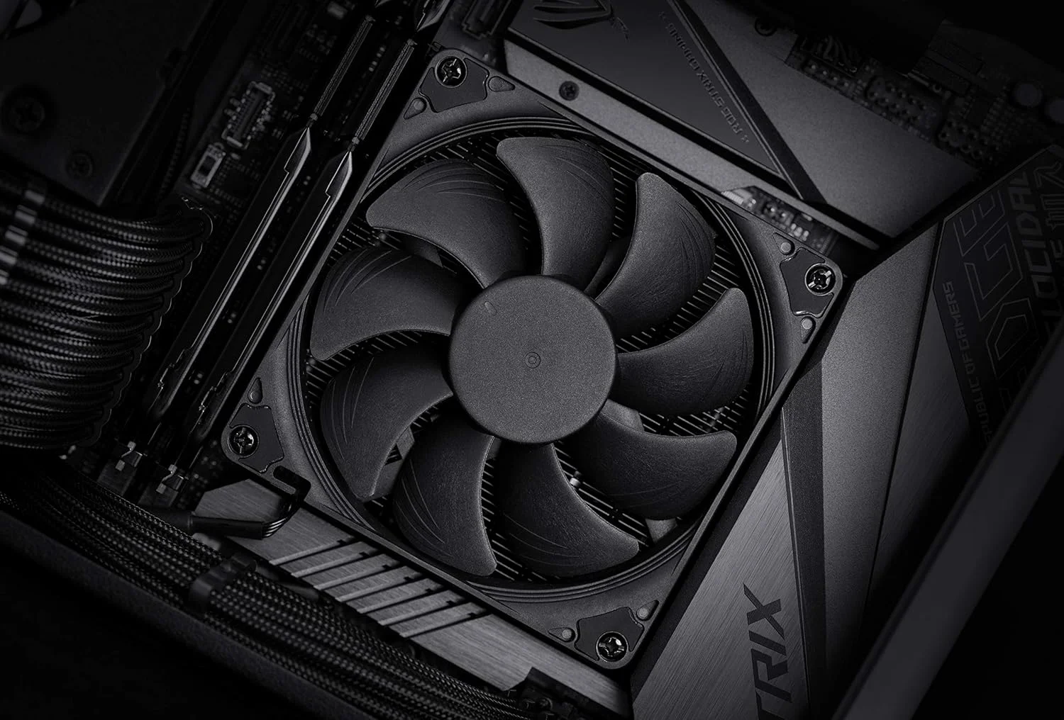 خنک کننده پردازنده کم ارتفاع Noctua NH-L9i chromax.Black، مناسب برای Intel LGA1200 و LGA115x (مشکی)