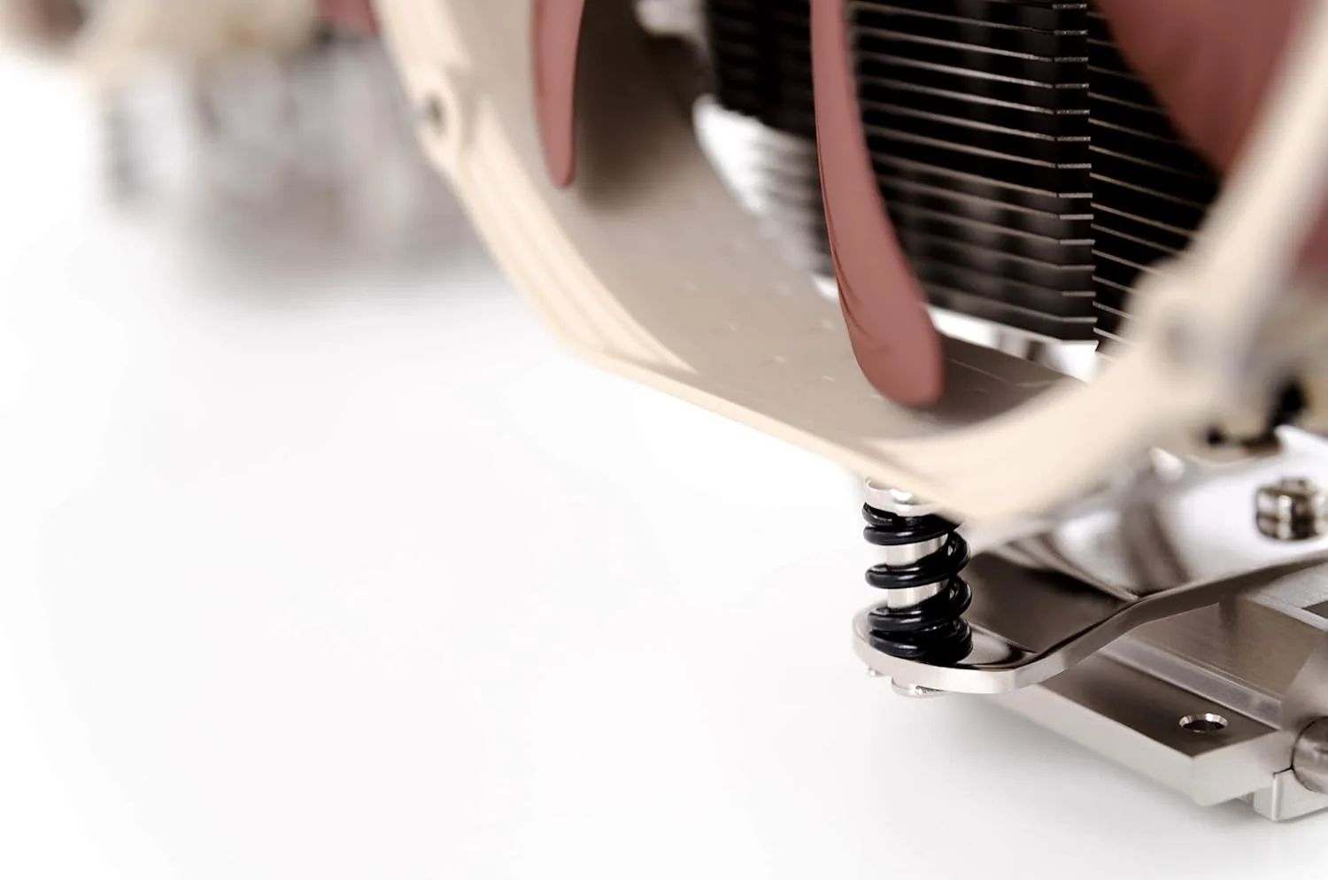 خنک کننده پردازنده ممتاز Noctua NH-U14S با فن 140 میلی متری NF-A15 (قهوه ای)