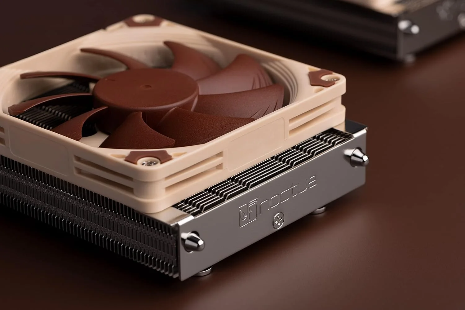 خنک کننده پردازنده Noctua NH-L9a-AM5، مدل Premium Low-Profile برای AMD AM5 (قهوه ای)