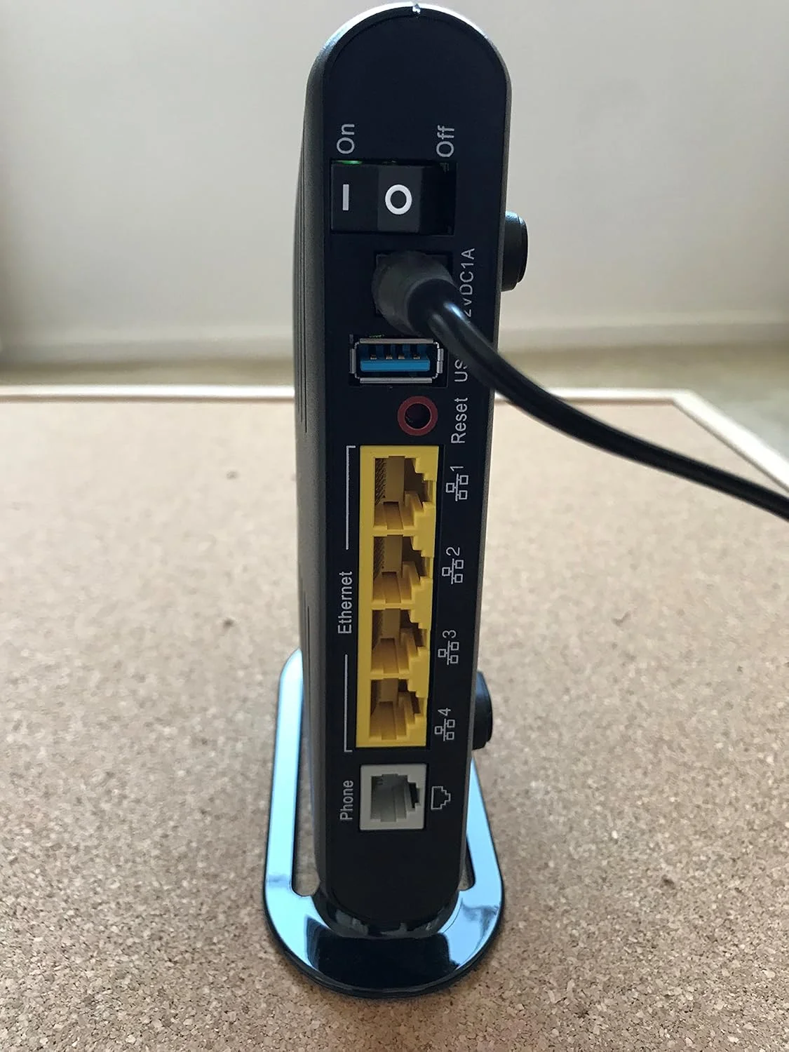 مودم و روتر بی‌سیم N پرسرعت اینترنت DSL اکشن‌تک ورایزون (GT784WNV)