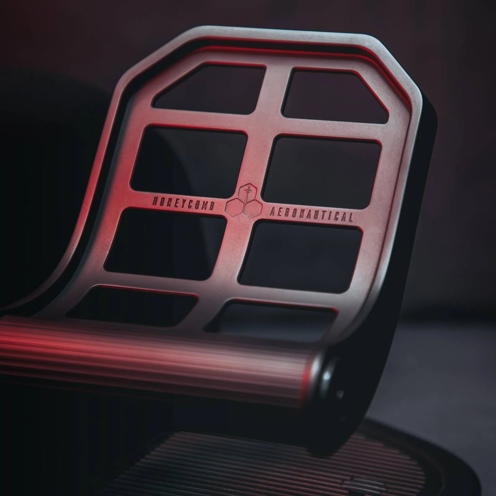 پدال های رادر هانی کامب آیروناتیکال چارلی، سنسورهای دقیق اثر هال، کشش قابل تنظیم، ویژگی های ضد لغزش، سازگار با X-Plane 11، Prepar3D، Microsoft Flight Simulator | HC003073