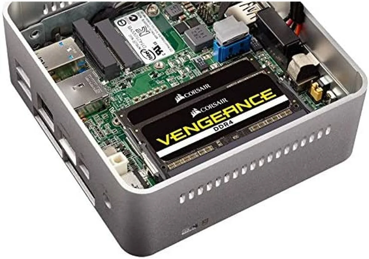رم لپ تاپ کرسیر Vengeance SODIMM DDR4 با ظرفیت 32 گیگابایت (2x16GB) فرکانس 3200 مگاهرتز CL22-22-22-53 ولتاژ 1.2 ولت مناسب برای لپ تاپ های اینتل و AMD - مشکی (CMSX32GX4M2A3200C22)