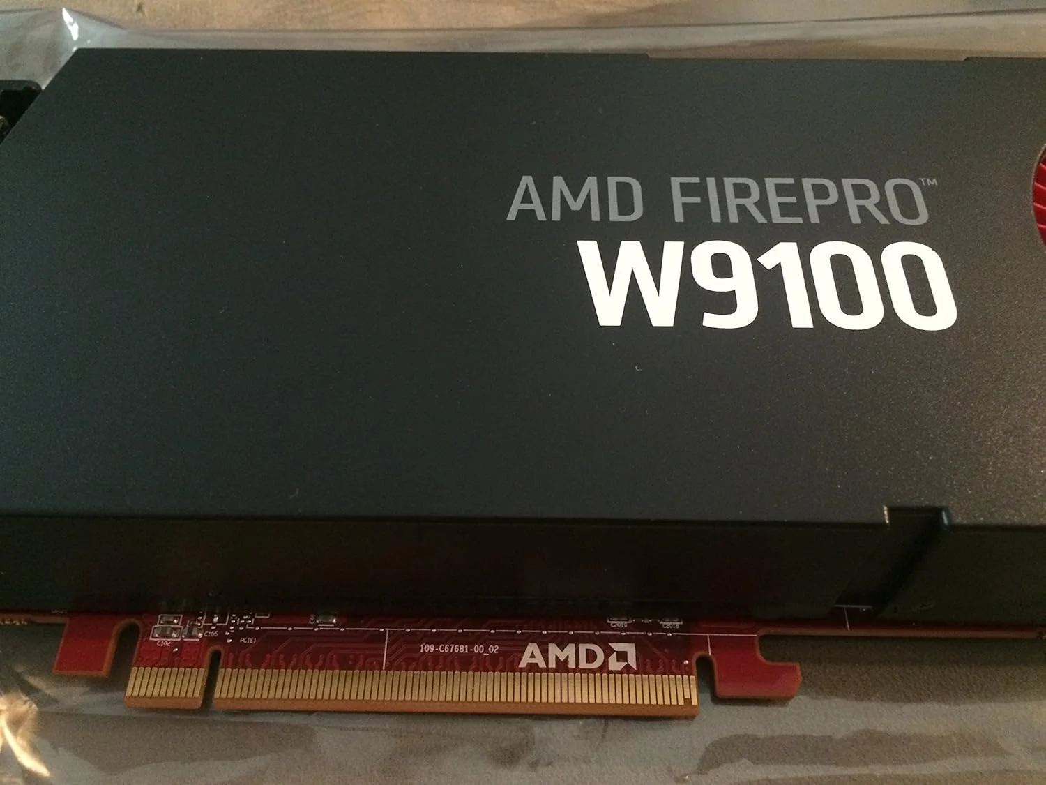 کارت گرافیک Sapphire AMD FirePro W9100 با 16 گیگابایت حافظه GDDR5، دارای 6 پورت Mini DisplayPort Eyefinity 6 Edition/Stereo 3-pin Din PCI-Express