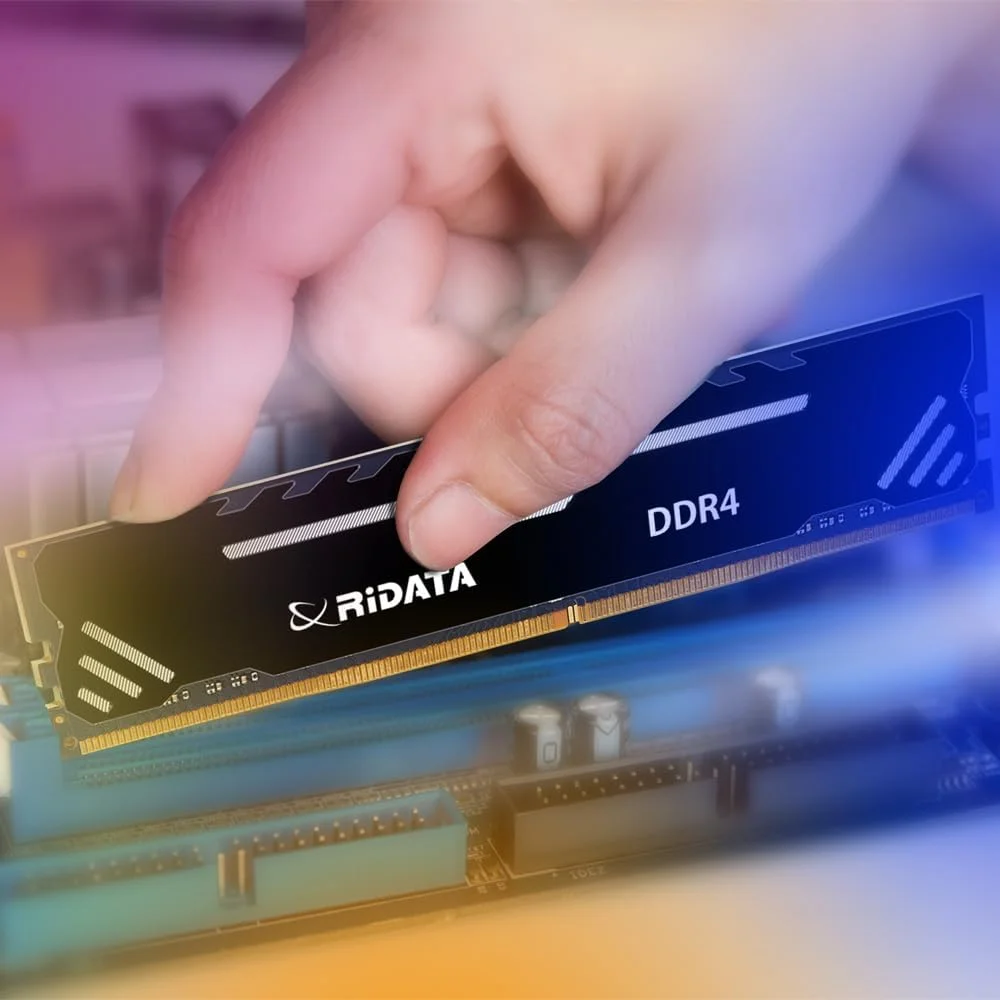 رم کامپیوتر Ridata Black DDR4 با ظرفیت 8 گیگابایت، سرعت 3200 مگاهرتز، PC4-25600، 288 پین، CL22، ولتاژ 1.2 ولت، UDIMM، مناسب برای بازی، به همراه هیت سینک، مدل RDA812