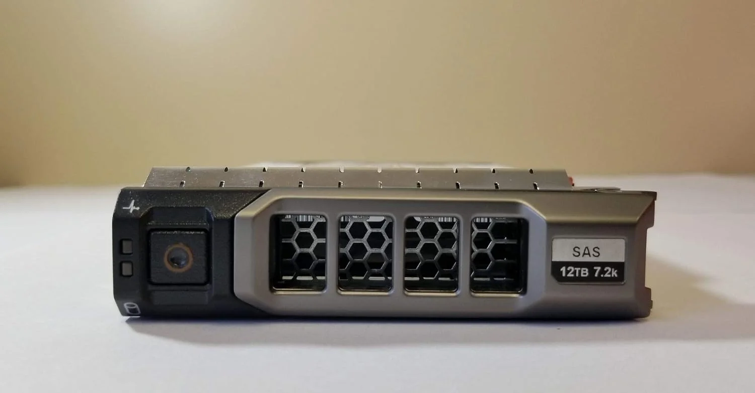 هارد دیسک ۱۲ ترابایتی HGST با سرعت ۷.۲K RPM و رابط SAS 12Gb/s مدل HUH721212AL5200 با پارت نامبر 9HXK6 هارد دیسک ۱۲ ترابایتی HGST با سرعت ۷.۲K RPM و رابط SAS 12Gb/s مدل HUH721212AL5200 با پارت نامبر 9HXK6