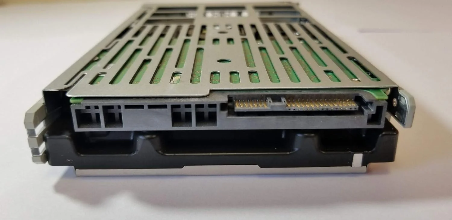 هارد دیسک ۱۲ ترابایتی HGST با سرعت ۷.۲K RPM و رابط SAS 12Gb/s مدل HUH721212AL5200 با پارت نامبر 9HXK6 هارد دیسک ۱۲ ترابایتی HGST با سرعت ۷.۲K RPM و رابط SAS 12Gb/s مدل HUH721212AL5200 با پارت نامبر 9HXK6