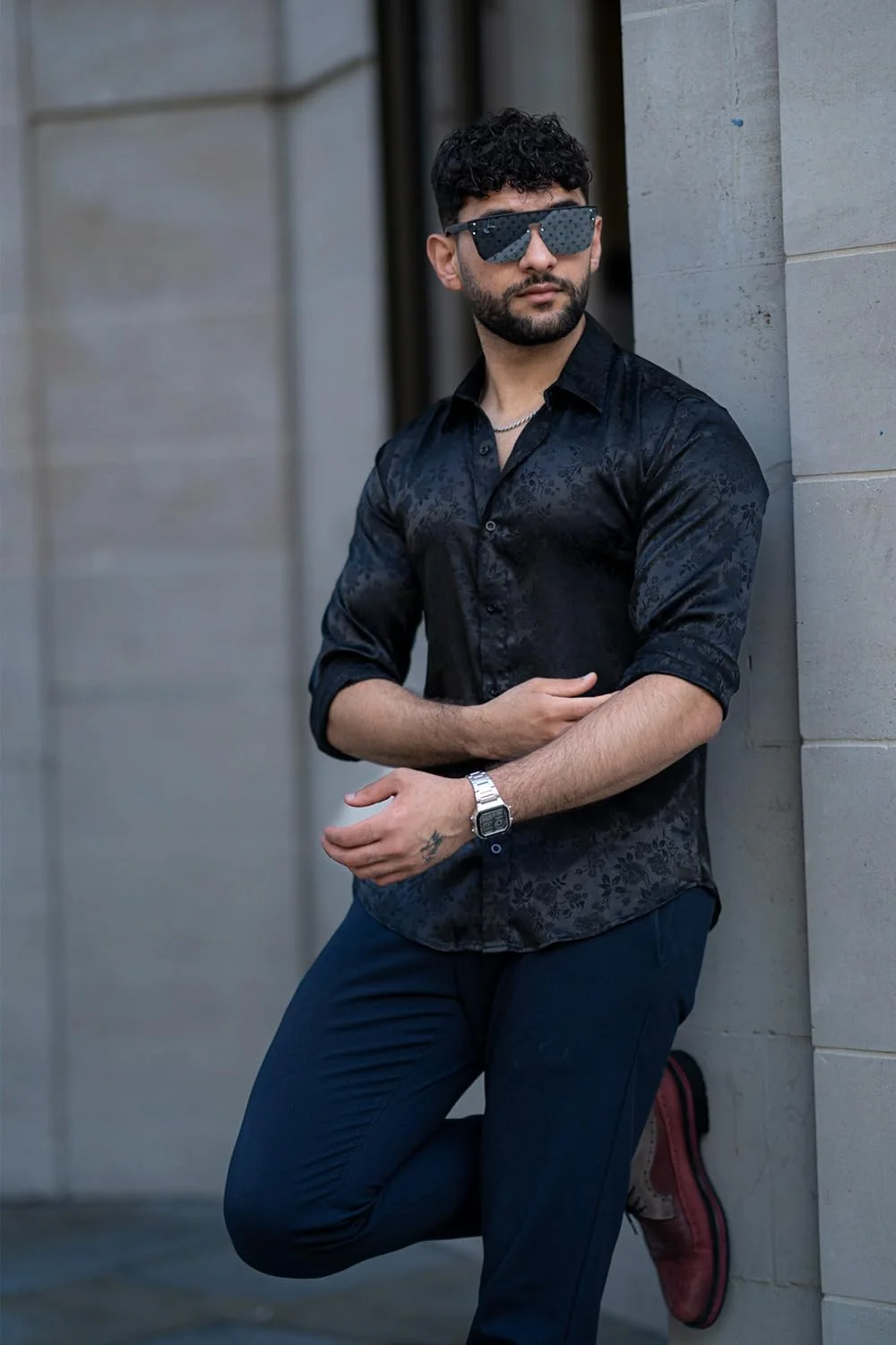 پیراهن ساتن مردانه کوفندی، آستین بلند طرح گلدار، دکمه دار، مناسب مهمانی، جشن و عروسی