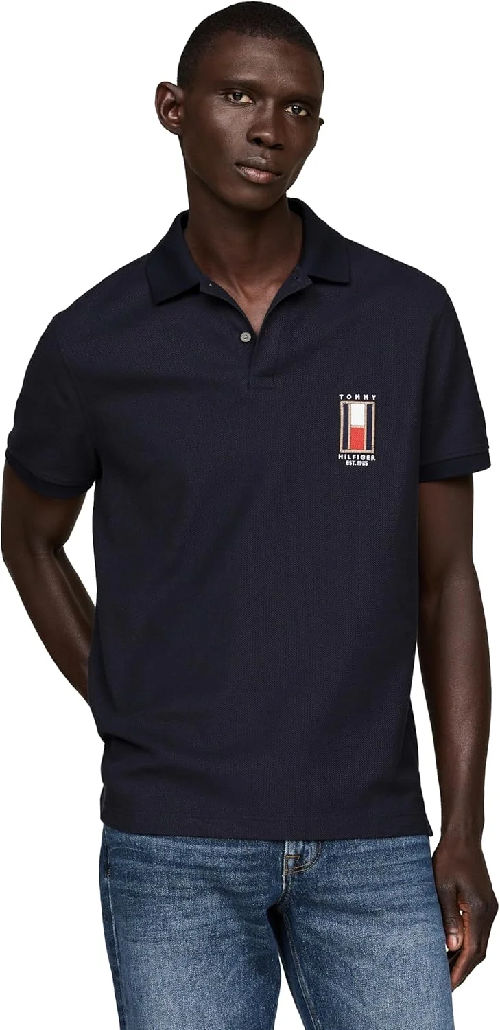 پولوشرت آستین کوتاه مردانه تامی هیلفیگر با فیت معمولی، کشسان و طرح لوگوی عمودی پولوشرت آستین کوتاه مردانه تامی هیلفیگر با فیت معمولی، کشسان و طرح لوگوی عمودی