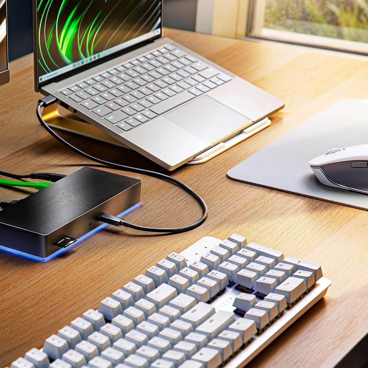 پایه لپتاپ ریزر: طراحی ارگونومیک - ساختار آلومینیوم آنودایز شده - سفید نقرهای پایه لپتاپ ریزر: طراحی ارگونومیک - ساختار آلومینیوم آنودایز شده - سفید نقرهای