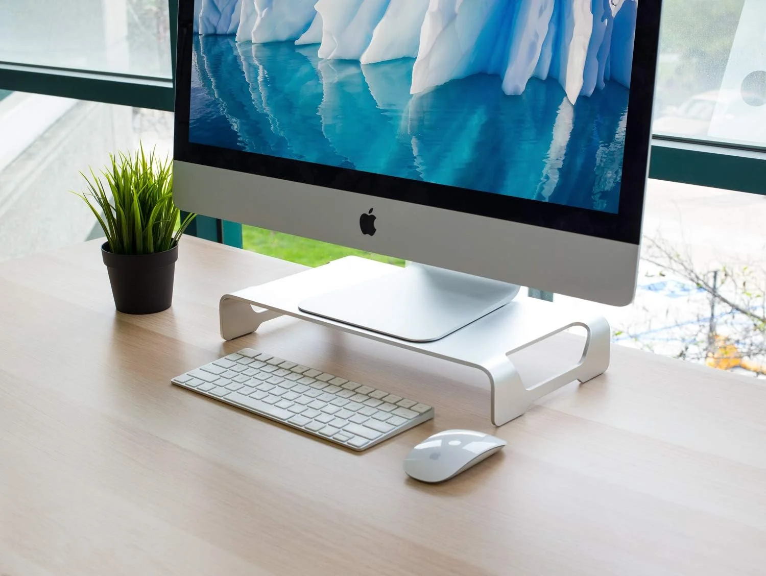 پایه مانیتور آلومینیومی Mount-It! برای iMac - پایه عریض یکپارچه مانیتور - پایه فلزی مانیتور و نظم دهنده رومیزی با فضای نگهداری کیبورد - پایه جهانی مانیتور رومیزی برای کامپیوتر، iMac، MacBook، لپ تاپ