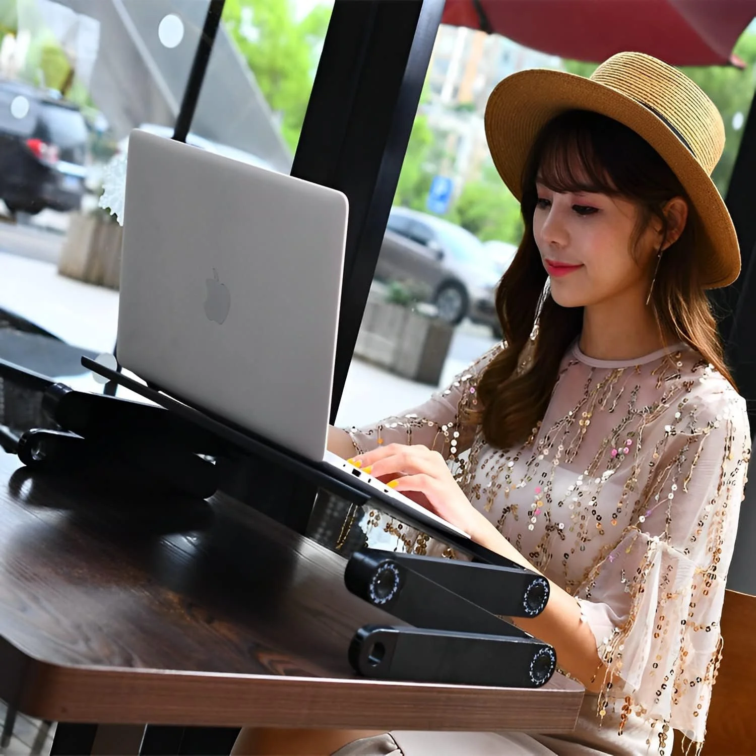 میز لپتاپ آلومینیومی قابل تنظیم فوقالعاده عریض Arabest با پد ماوس و دو فن خنککننده پردازنده، میز کامپیوتر ارگونومیک قابل حمل برای استفاده روی مبل، تخت و حالت ایستاده/نشسته (مشکی خنک) میز لپتاپ آلومینیومی قابل تنظیم فوقالعاده عریض Arabest با پد ماوس و دو فن خنککننده پردازنده، میز کامپیوتر ارگونومیک قابل حمل برای استفاده روی مبل، تخت و حالت ایستاده/نشسته (مشکی خنک)