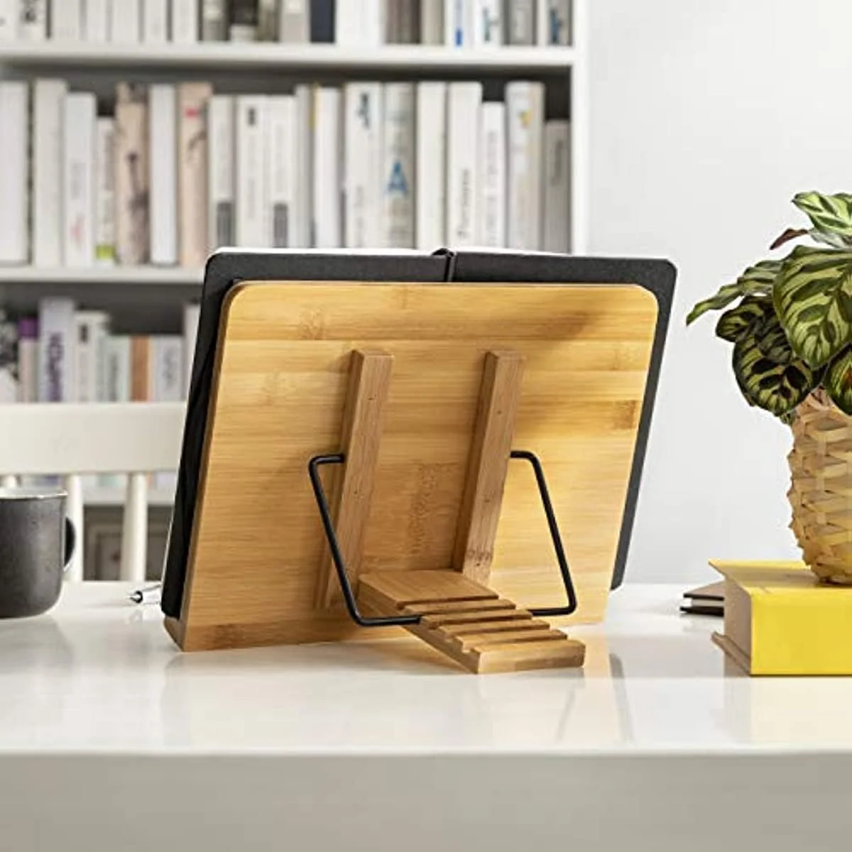 پایه نگهدارنده کتاب بامبو، سینی نگهدارنده کتاب قابل تنظیم و گیره های کاغذ - پایه کتاب سبک وزن و محکم قابل حمل برای میز مطالعه - کتاب های درسی (28 * 20 سانتی متر)