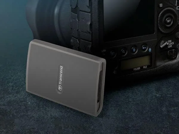 کارت خوان CFexpress Transcend، نوع B، USB 3.2 Gen 2x2، 20 گیگابیت بر ثانیه، بدنه آلومینیومی، برای متخصصان عکاسی و سینمایی، شامل کابل های Type A و Type C - TS-RDE2