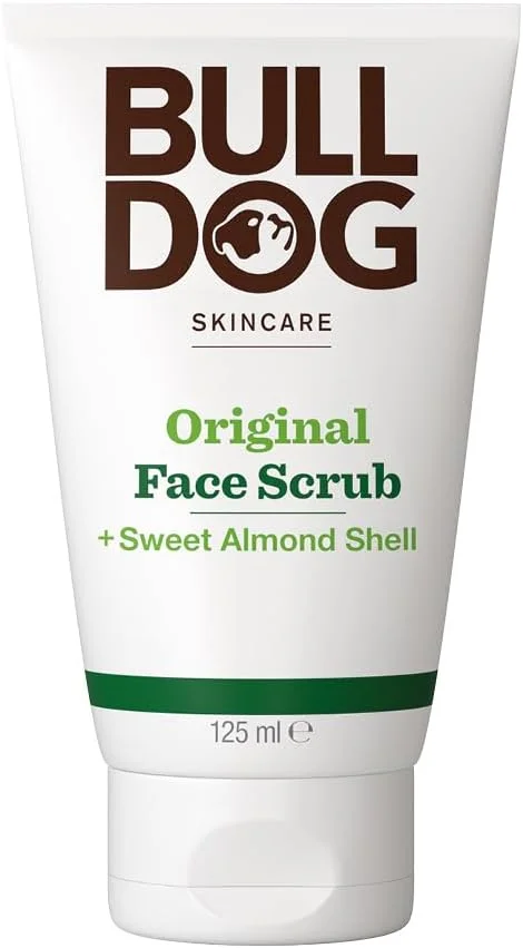 اسکراب صورت مردانه Bull Dog Original Skin Care; حاوی آلوئه ورا، روغن کاملینا، چای سبز، شی باتر، دانه زیتون; پاک کننده عمیق; صاف کننده; لایه بردار; تجدید سلول های پوست خشک; 125 میلی لیتر - هدیه روز پدر
