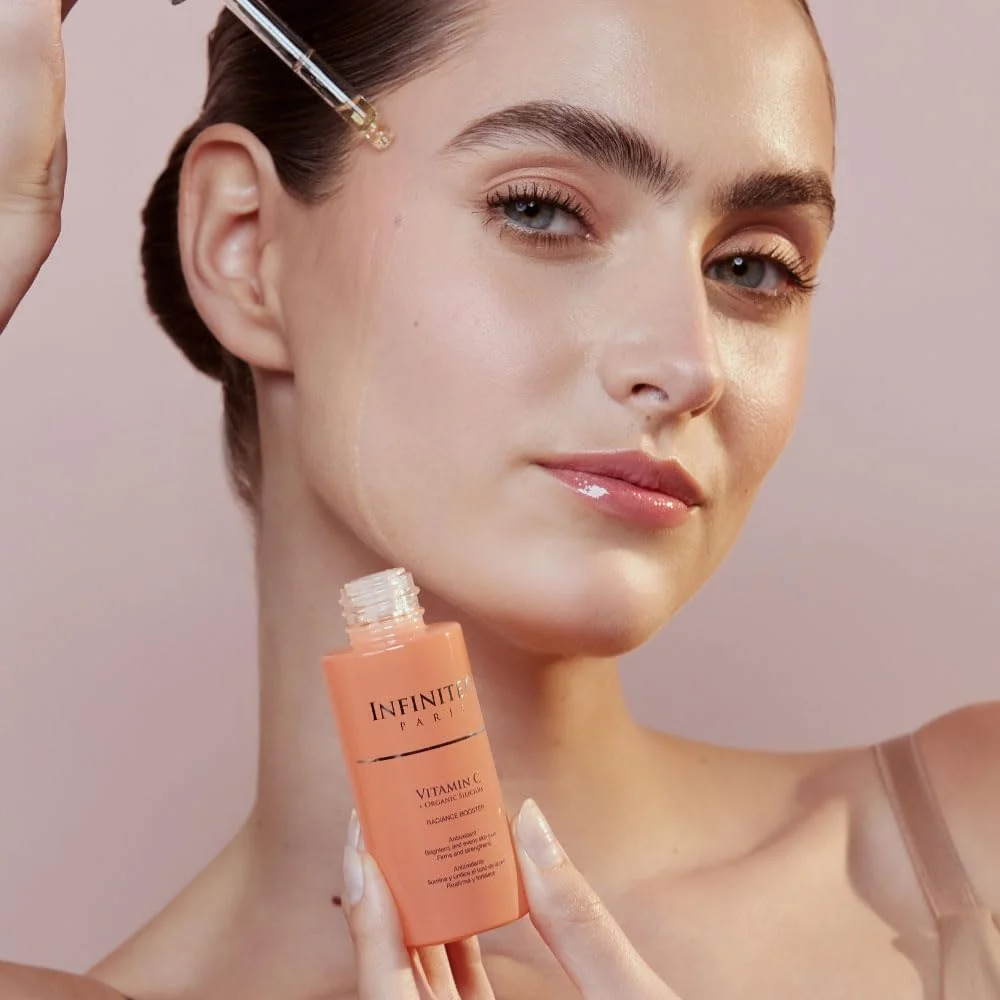 سرم صورت ویتامین C اینفینیتک پاریس - مراقبت از پوست آبرسان و روشن کننده آنتی اکسیدانی با چای سبز و جینسینگ - سرم صورت ویتامین C ممتاز با اسید هیالورونیک برای پوست درخشان و ضد پیری