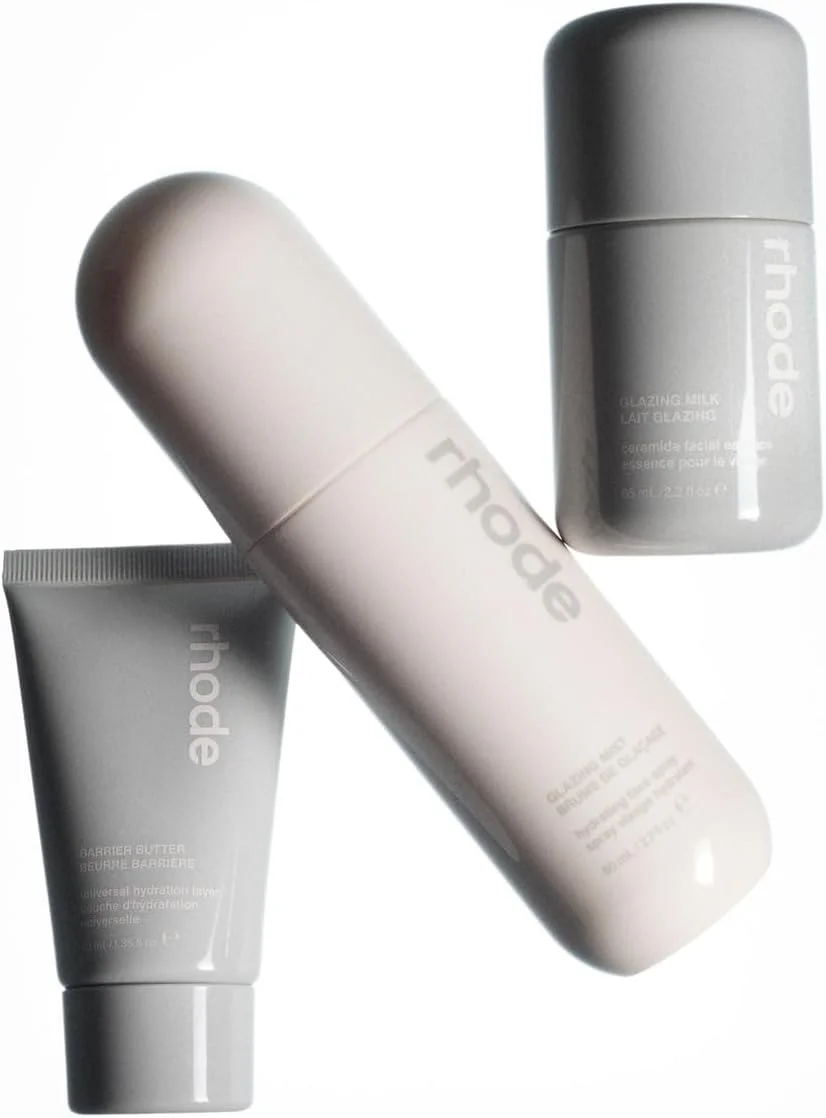 ست درخشش پوست رُد، اسپری آبرسان صورت، مینی شیر براق کننده و مینی کره محافظتی، 80 میلی لیتر/65 میلی لیتر/40 میلی لیتر، سرامیدها و بتا گلوکان، برای پوستی براق و آبرسانی شده