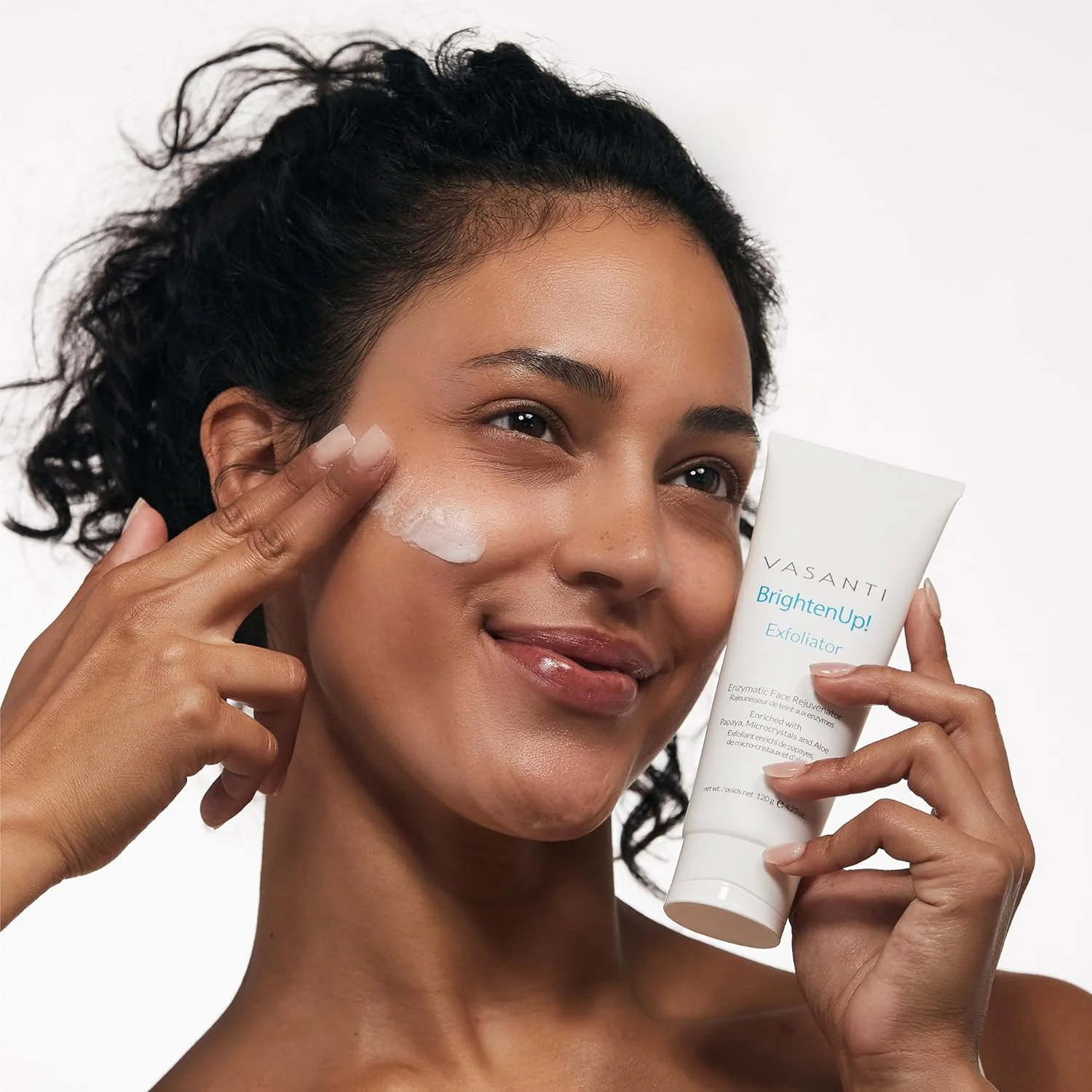 احیا کننده آنزیمی صورت Vasanti Brighten Up - اسکراب قدرتمند که به آرامی پوست را روشن، لایه برداری و تمیز می کند و نتایج فوری برای داشتن پوستی نرم، صاف و درخشان به ارمغان می آورد - غنی شده با پاپایا، حرفه ای...