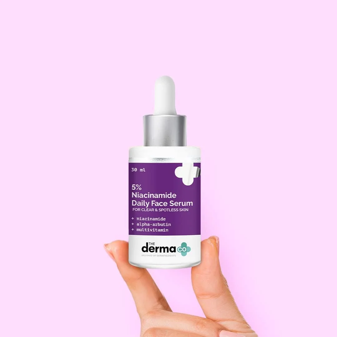 سرم صورت روزانه 5% نیاسینامید The Derma Co با آلفا آربوتین و مولتی ویتامین برای پوست شفاف، یکدست و بدون لک | محو کننده جای جوش و رنگدانه | بدون عطر، برای آقایان و بانوان - 30 میلی لیتر