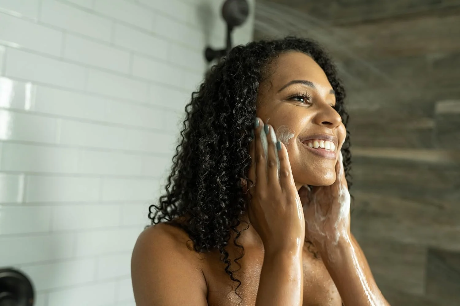 ژل پاک کننده عمیق لایه بردار سالیسیلیک اسید پرفکت ایمیج - غنی شده با روغن درخت چای و عصاره چای سبز (حرفه ای)