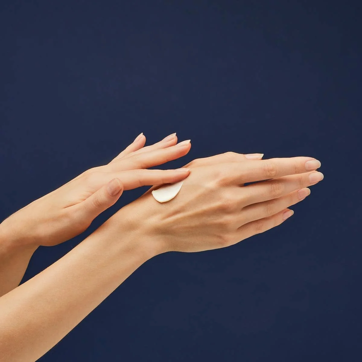 کرم شب احیا کننده و ضد چروک پوست حساس نیوآ Q10 (50 میلی لیتر)، کرم صورت حاوی Q10 خالص مشابه پوست و عصاره شیرین بیان، کرم پوست حساس کرم شب احیا کننده و ضد چروک پوست حساس نیوآ Q10 (50 میلی لیتر)، کرم صورت حاوی Q10 خالص مشابه پوست و عصاره شیرین بیان، کرم پوست حساس