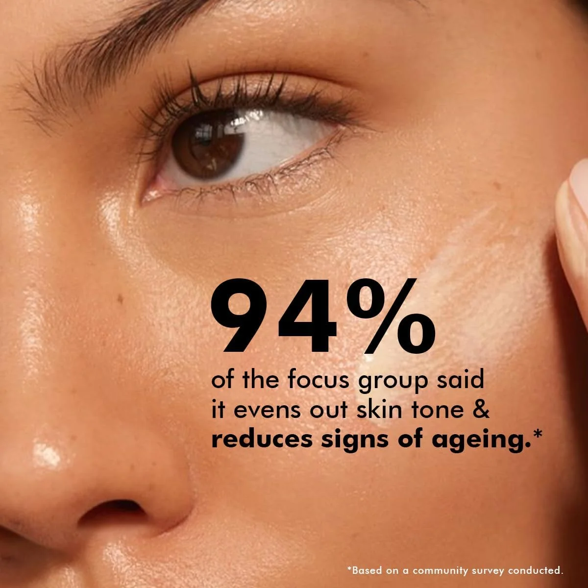 کرم شب محافظ پوست حاوی کمپلکس پپتیدی، که به طور چشمگیری استحکام پوست را بهبود می بخشد، به شدت آبرسانی می کند و رنگ پوست را یکنواخت می کند تا مراقبت ویژه ای از پوست شما به عمل آورد و جادوی خود را اعمال کند تا با پوستی سفت تر، صاف تر و روشن تر از خواب بیدار شوید.