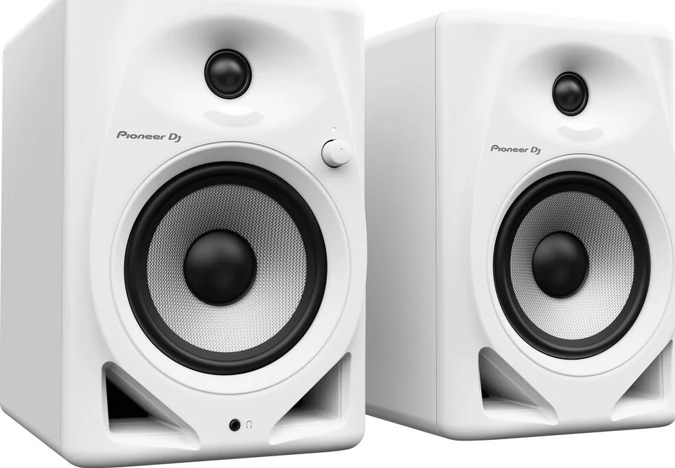 اسپیکرهای مانیتورینگ رومیزی اکتیو پایونیر DJ DM-50D، ووفر 5 اینچی، 2-Way Bass Reflex، ورودی های RCA/Mini Jack/TRS، مصرف برق 25 وات، امپدانس 10 کیلو اهم، AC 100-240V، جفت سفید | DM-50D-W