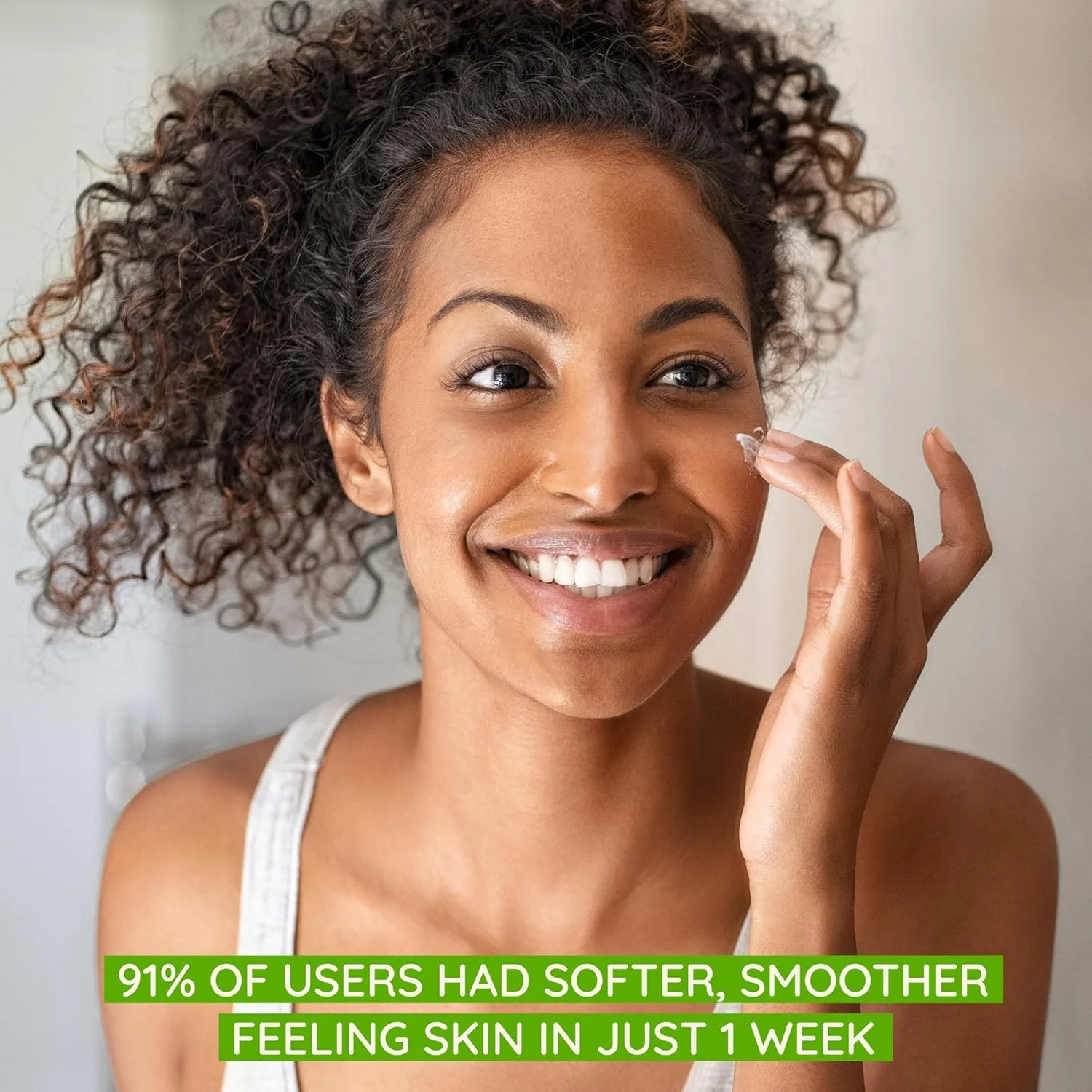 کرم شب مرطوب کننده صورت و گردن Aveeno Positively Radiant حاوی سویا و نیاسینامید، کرم شب مناسب پوست کدر، یکنواخت کننده رنگ و بافت پوست، ضد حساسیت، 50 گرم