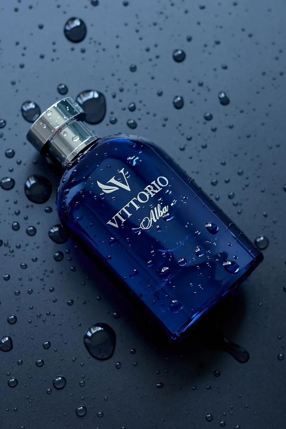 عطر مردانه ویتوریو آلبا، رایحه مرکباتی تند و تازه الهام گرفته از انرژی مدرن، عطر ماندگار برای اعتماد به نفس و استفاده روزانه، 100 میلی لیتر