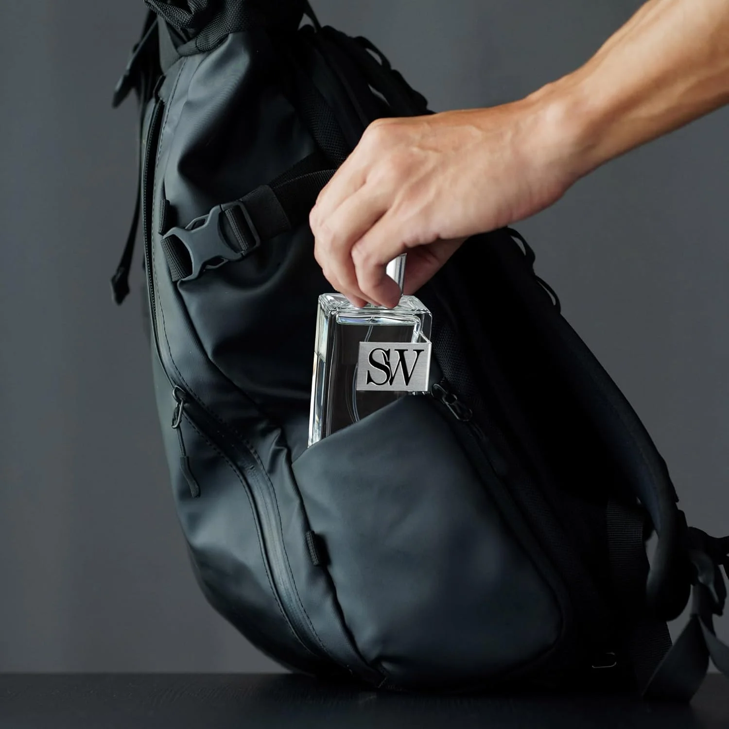 ادکلن مردانه واتر - اسپری ادو پرفیوم 100 میلی لیتری - رایحه تابستانی طراح لوکس و فریبنده - ماندگاری طولانی، ضد حساسیت، رایحه مردانه رمانتیک با رایحه ترنج، عنبر و مشک