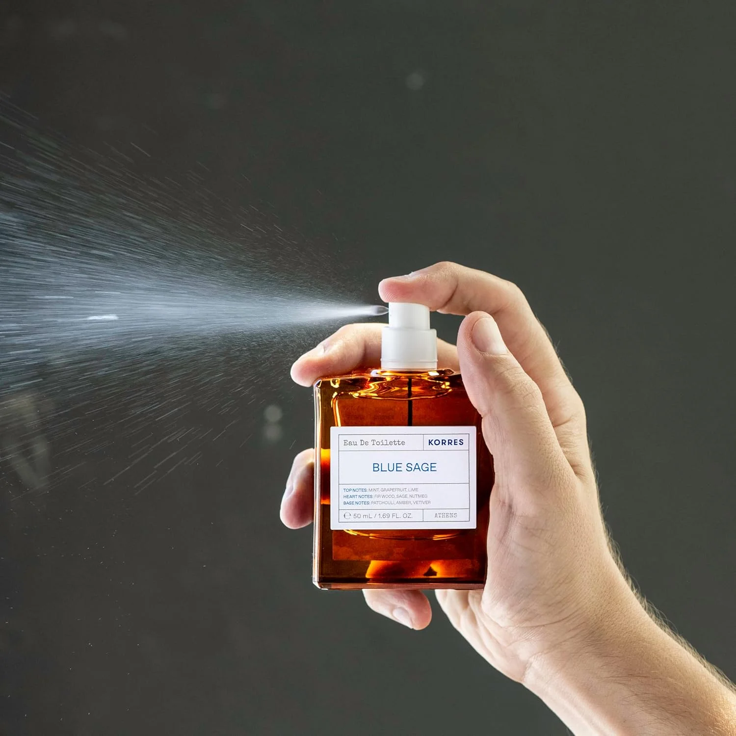 ادکلن کوررس، اسپری خوشبو کننده با رایحه مریم گلی آبی، عطر یونیسکس با نعناع، لیمو و گریپ فروت، قلب رایحه مریم گلی و جوز هندی، پایه نعناع هندی و وتیور، رایحه فوژه-مرکباتی-چوبی برای زنان و مردان، 50 میلی لیتر