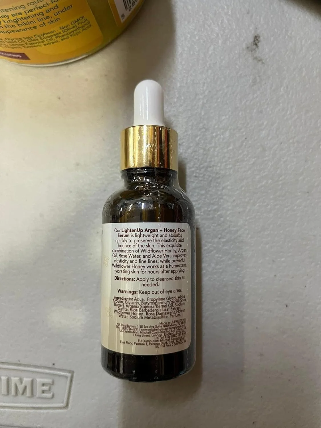 سرم صورت عسل لایتن آپ امیک - 30 میلی لیتر - سرم روشن کننده صورت - سرم آبرسان و مرطوب کننده صورت - کاهش خطوط ریز و چروک - حاوی روغن آرگان، شی باتر و عسل