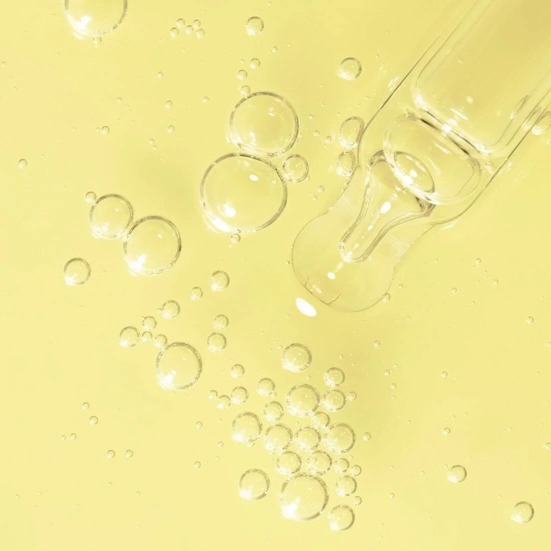 اسانس تقویت کننده درخشش ویتامین C لومنه والو با اسید هیالورونیک