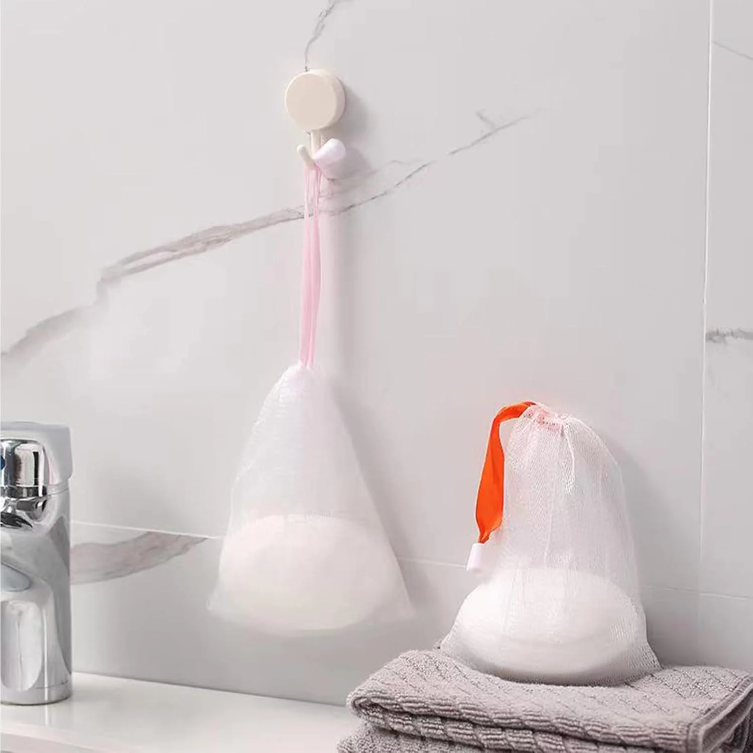 7 عدد کیسه صابون، کیسه صابون توری لایه بردار، کیسه نرم نگهدارنده صابون آویز با بند کشی برای حمام (رنگی)