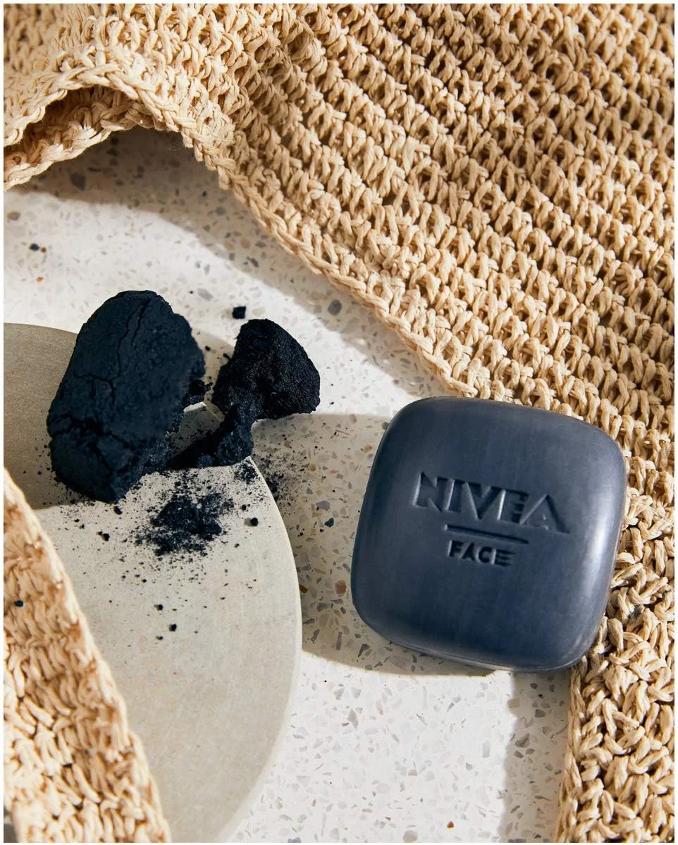 شوینده صورت جامد نیوآ MagicBar، لایه برداری قوی، اسکراب مات کننده صورت ضد جوش های سرسیاه، دارای گواهینامه لوازم آرایشی طبیعی با کربن فعال (75 گرم)