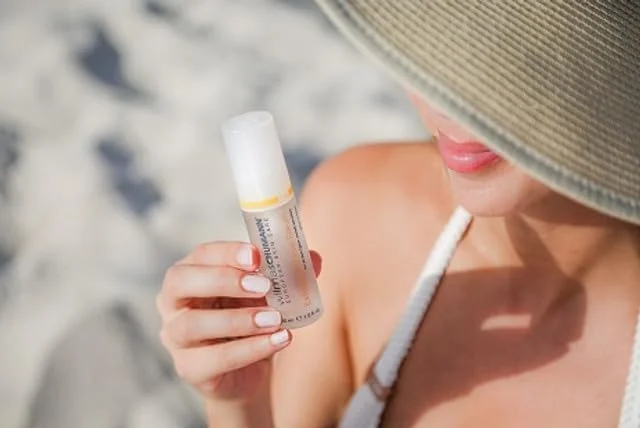 سرم لایه بردار صورت ویلما شومان - لایه برداری پوست کدر و آسیب دیده برای بهبود ظاهر و بافت - 240 میلی لیتر