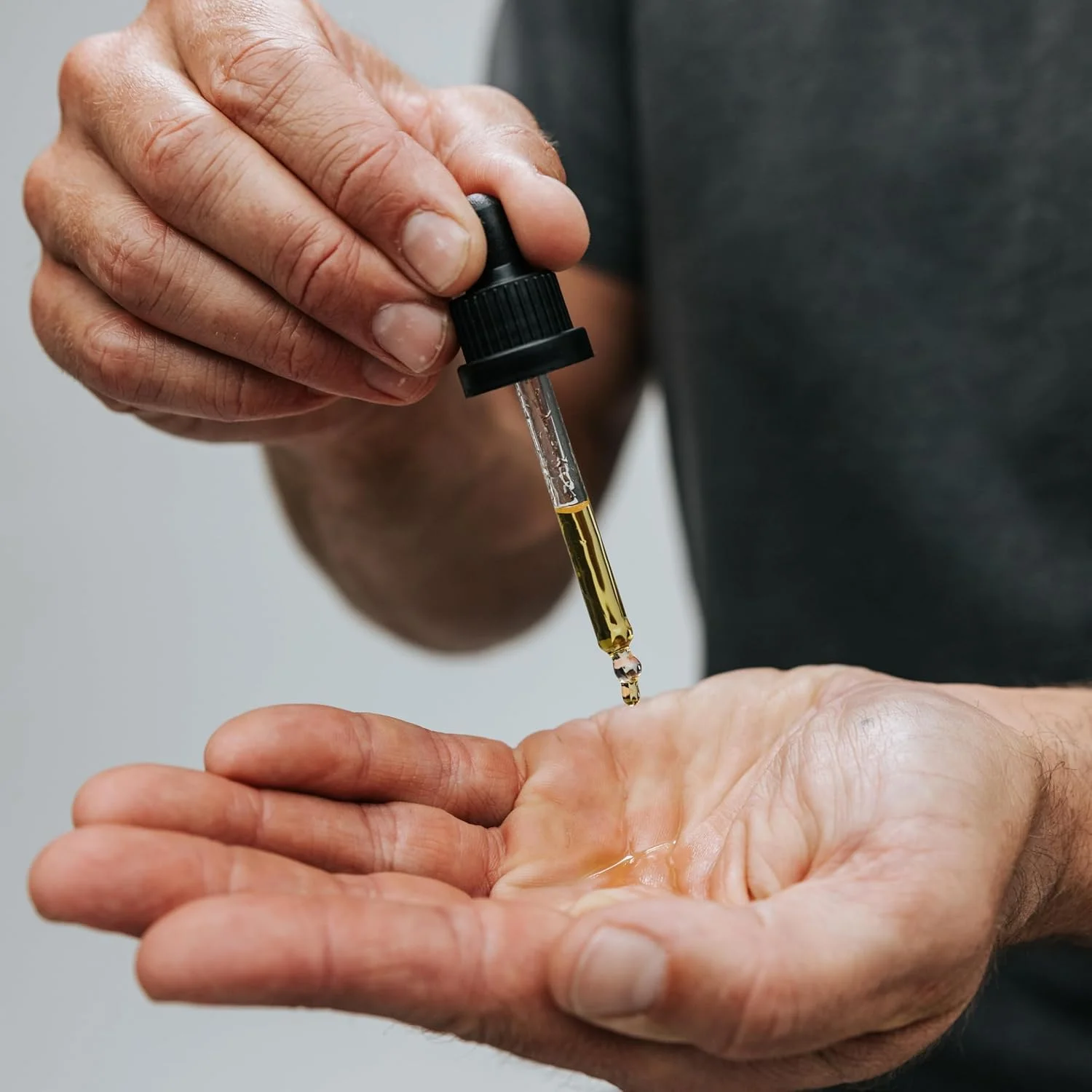 سرم مرطوب کننده صورت مردانه کالدرا + لب د گود | ارگانیک، مناسب پوست های خشک، حساس و معمولی - وگان، طبیعی و غنی از آنتی اکسیدان