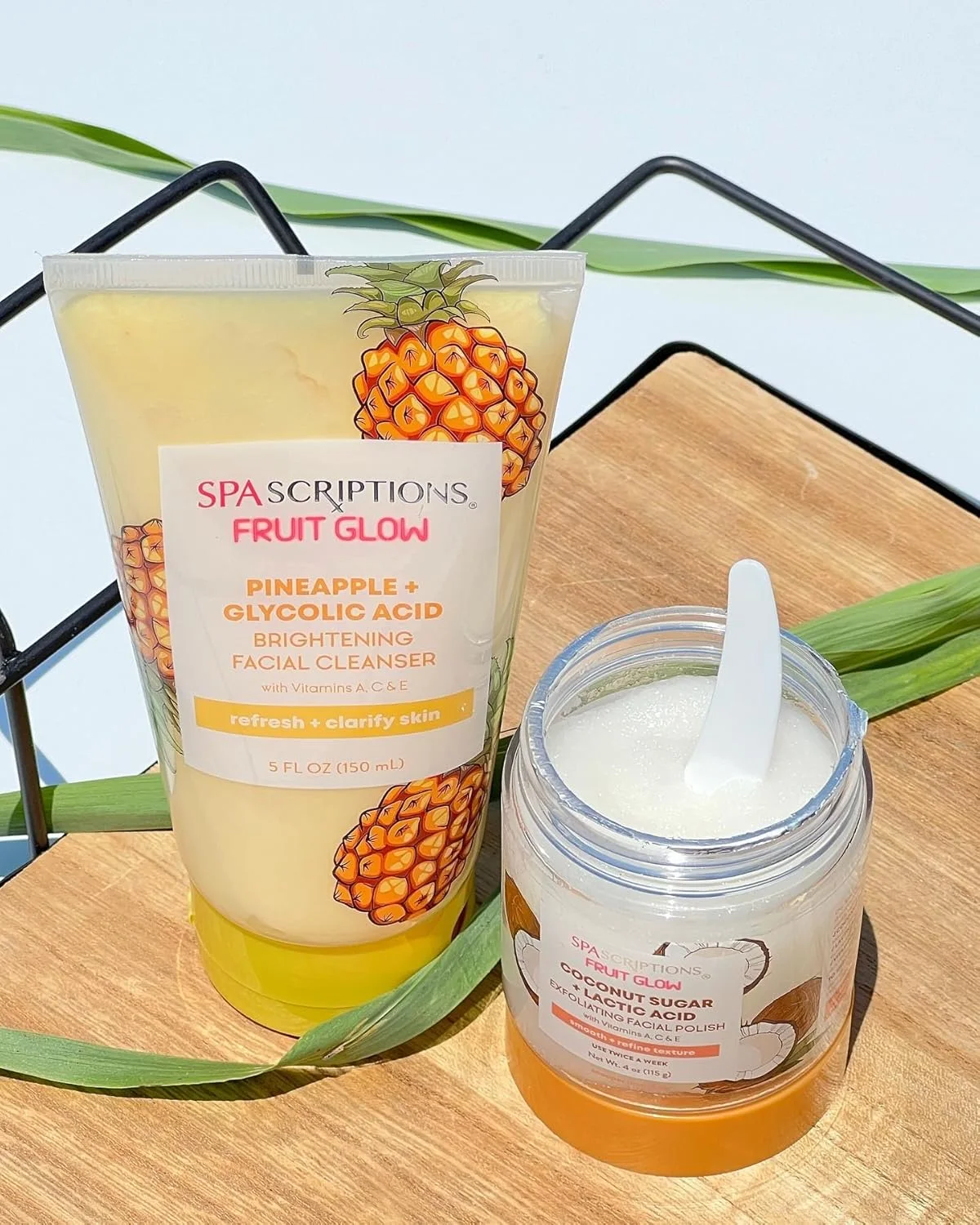 پولیش لایه بردار صورت فروت گلو - شکر نارگیل + اسید لاکتیک به همراه ویتامین های A، C و E، ۱۱۸ میلی لیتر