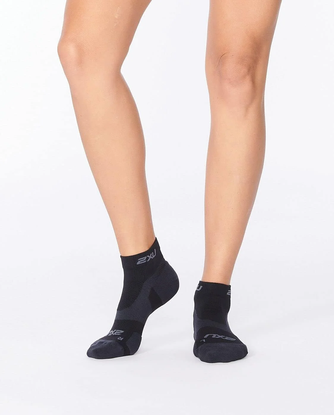 جوراب ساق کوتاه ورزشی سبک 2XU مدل Vectr با بالشتک جوراب ساق کوتاه ورزشی سبک 2XU مدل Vectr با بالشتک