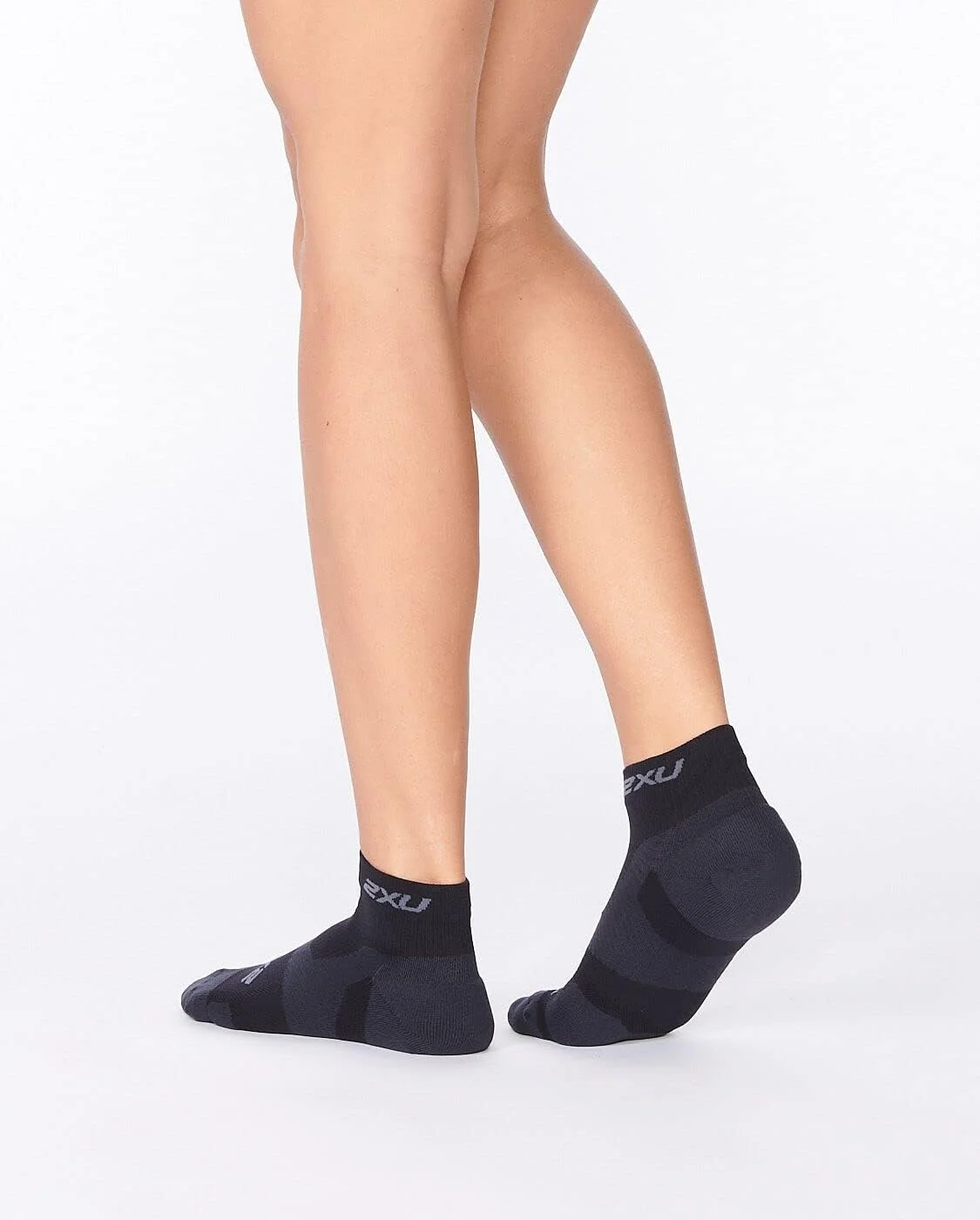 جوراب ساق کوتاه ورزشی سبک 2XU مدل Vectr با بالشتک جوراب ساق کوتاه ورزشی سبک 2XU مدل Vectr با بالشتک