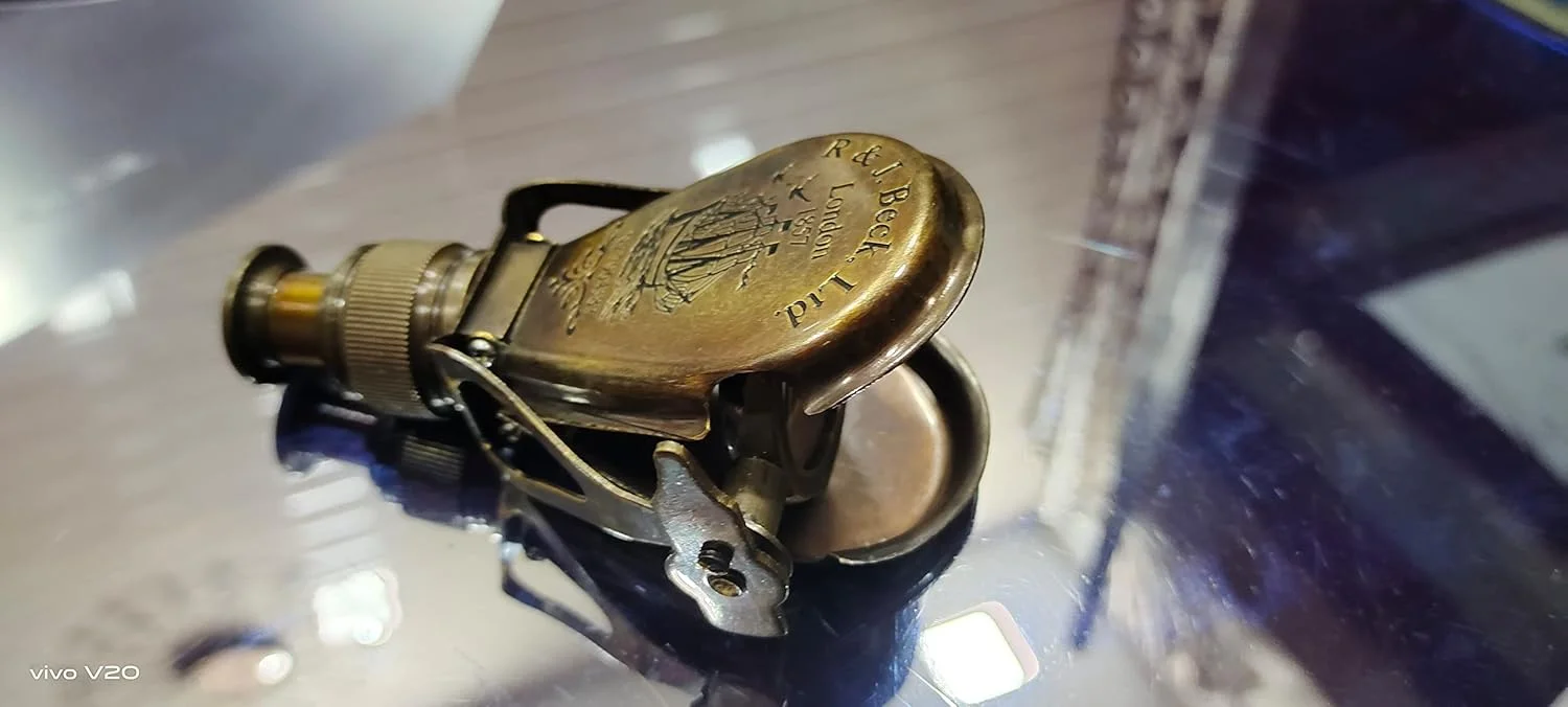 تک چشمی دریایی کوچک برنجی، مدل قدیمی R & J Beck London 1857، طول 5 اینچ (پرداخت عتیقه) تک چشمی دریایی کوچک برنجی، مدل قدیمی R & J Beck London 1857، طول 5 اینچ (پرداخت عتیقه)