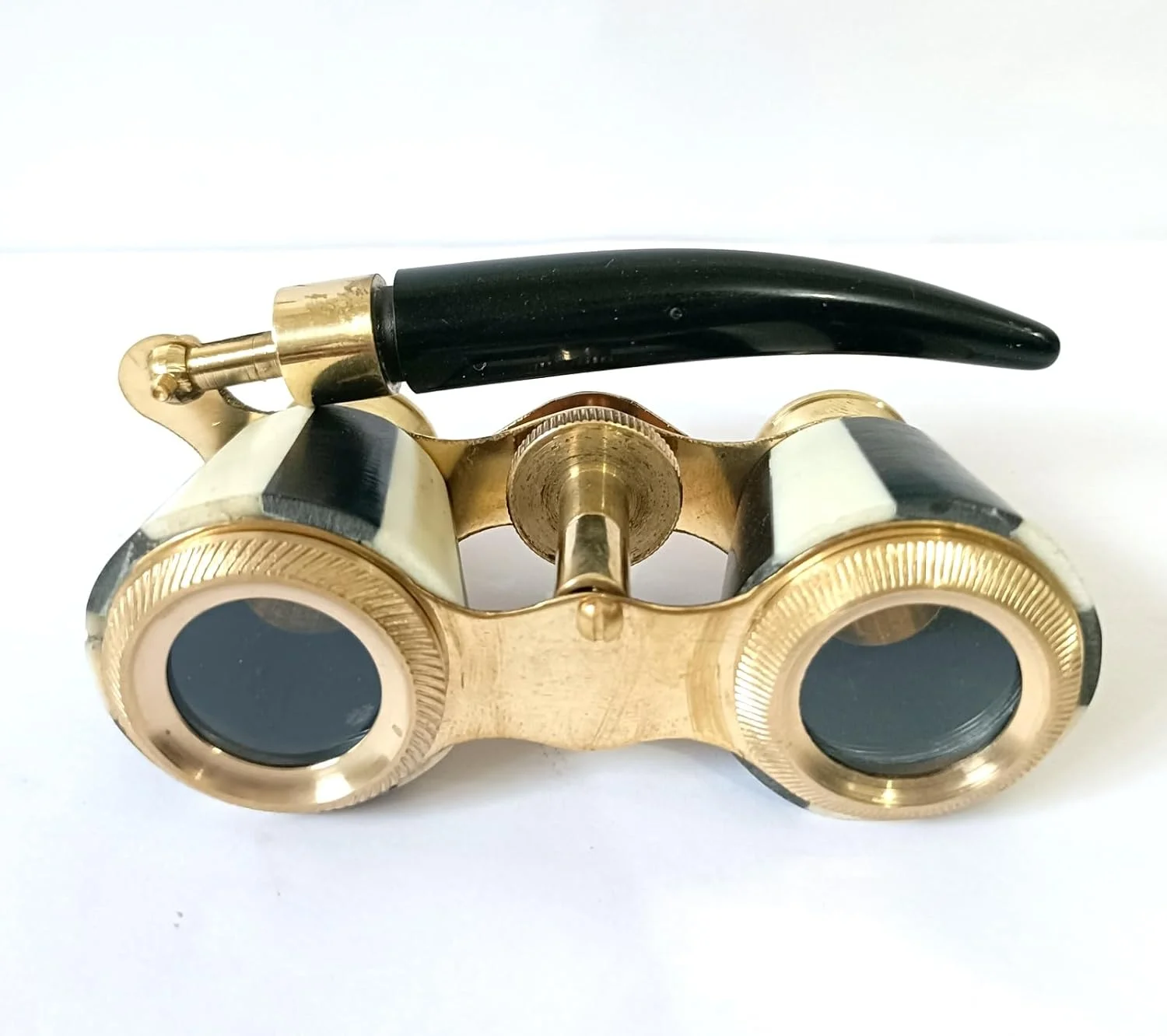 دوربین تئاتر به سبک قدیمی، رنگ طلایی با جزئیات مشکی، دسته تاشو دوربین تئاتر به سبک قدیمی، رنگ طلایی با جزئیات مشکی، دسته تاشو