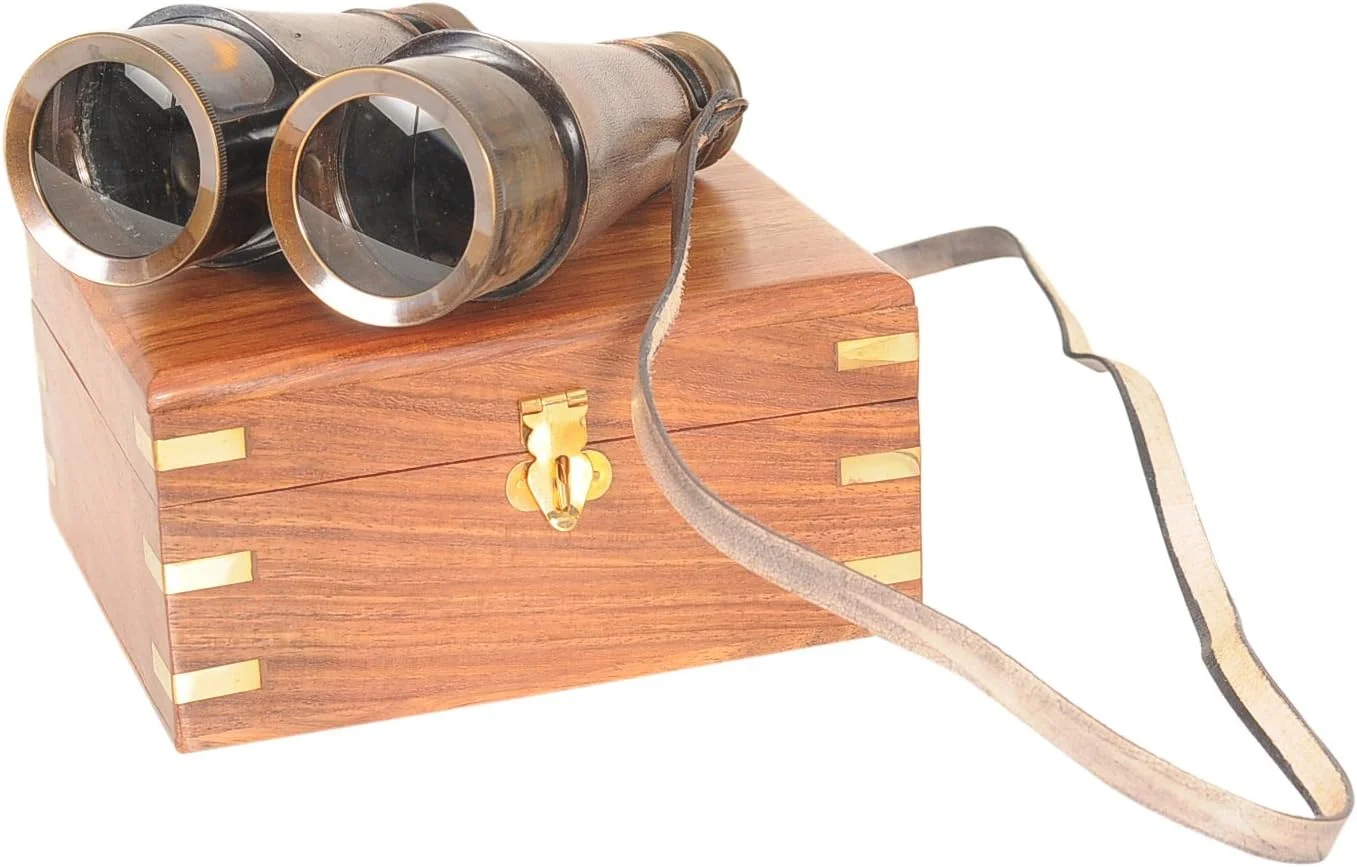 دوربین شکاری برنجی دست ساز قدیمی مدرن با روکش چرمی در جعبه چوبی - دید فراتر از کاوش در جهان های نزدیک و دور با دوربین شکاری - 13.5L x 12.7W x 5.8H سانتی متر دوربین شکاری برنجی دست ساز قدیمی مدرن با روکش چرمی در جعبه چوبی - دید فراتر از کاوش در جهان های نزدیک و دور با دوربین شکاری - 13.5L x 12.7W x 5.8H سانتی متر
