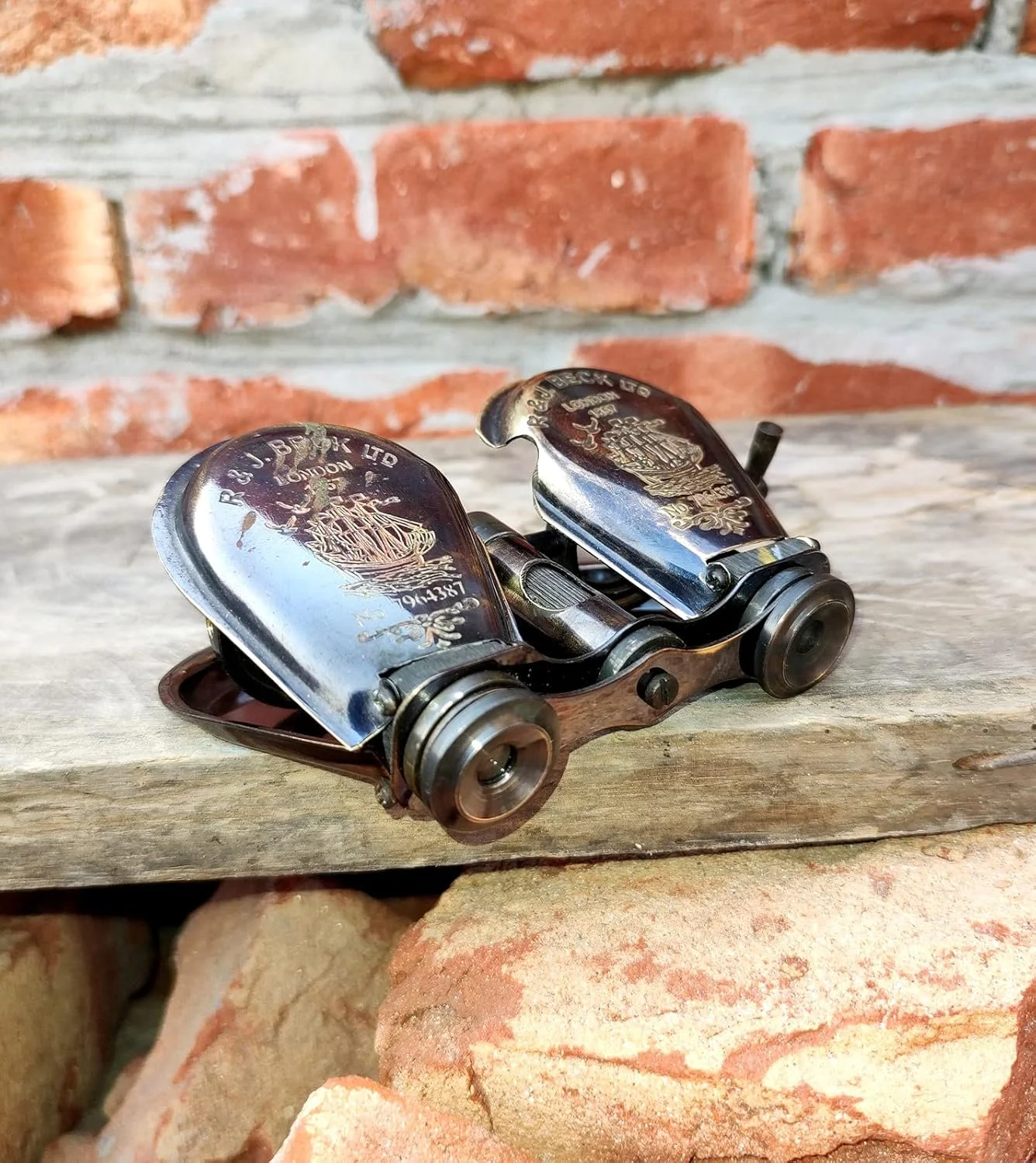 دوربین تئاتر عتیقه R. & J. Beck Ltd لندن، فلز مشکی، حکاکی تزئینی کشتی، طراحی تاشو