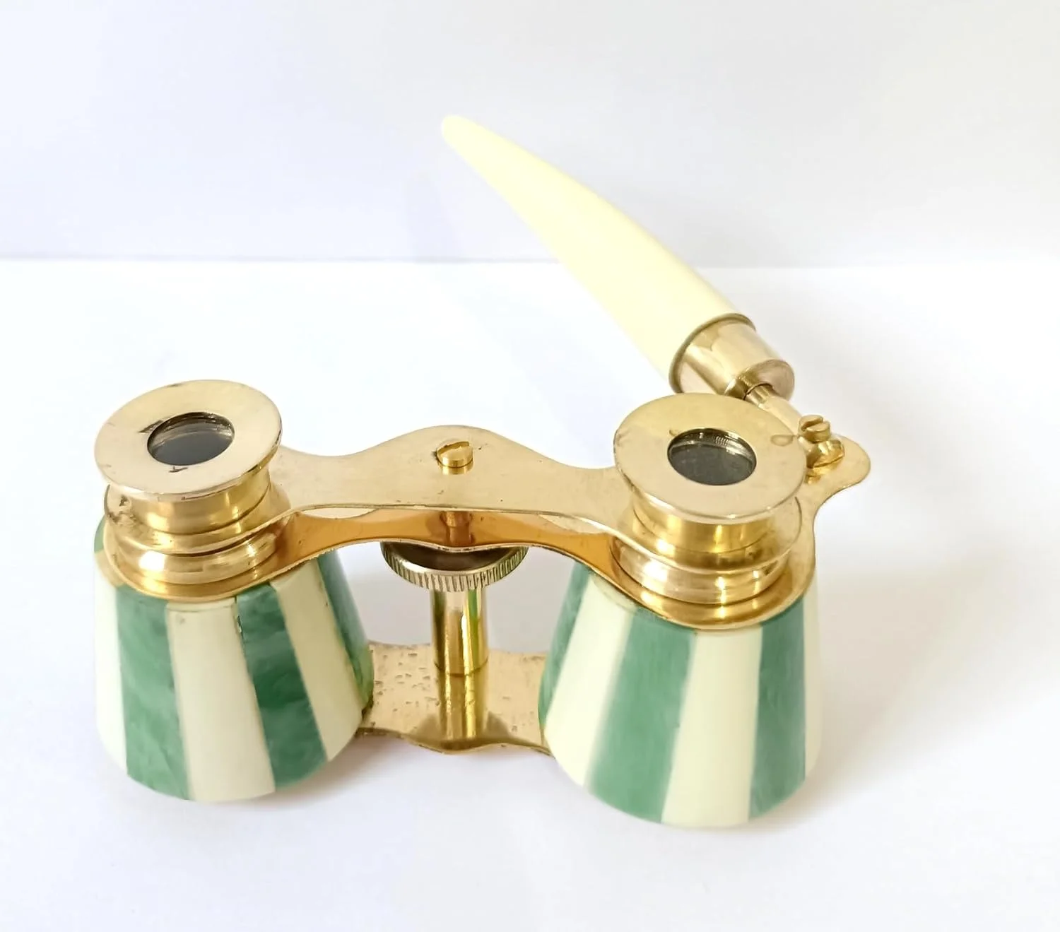 دوربین تئاتر قدیمی، طراحی راه راه برنجی و سبز، دسته عاجی دوربین تئاتر قدیمی، طراحی راه راه برنجی و سبز، دسته عاجی