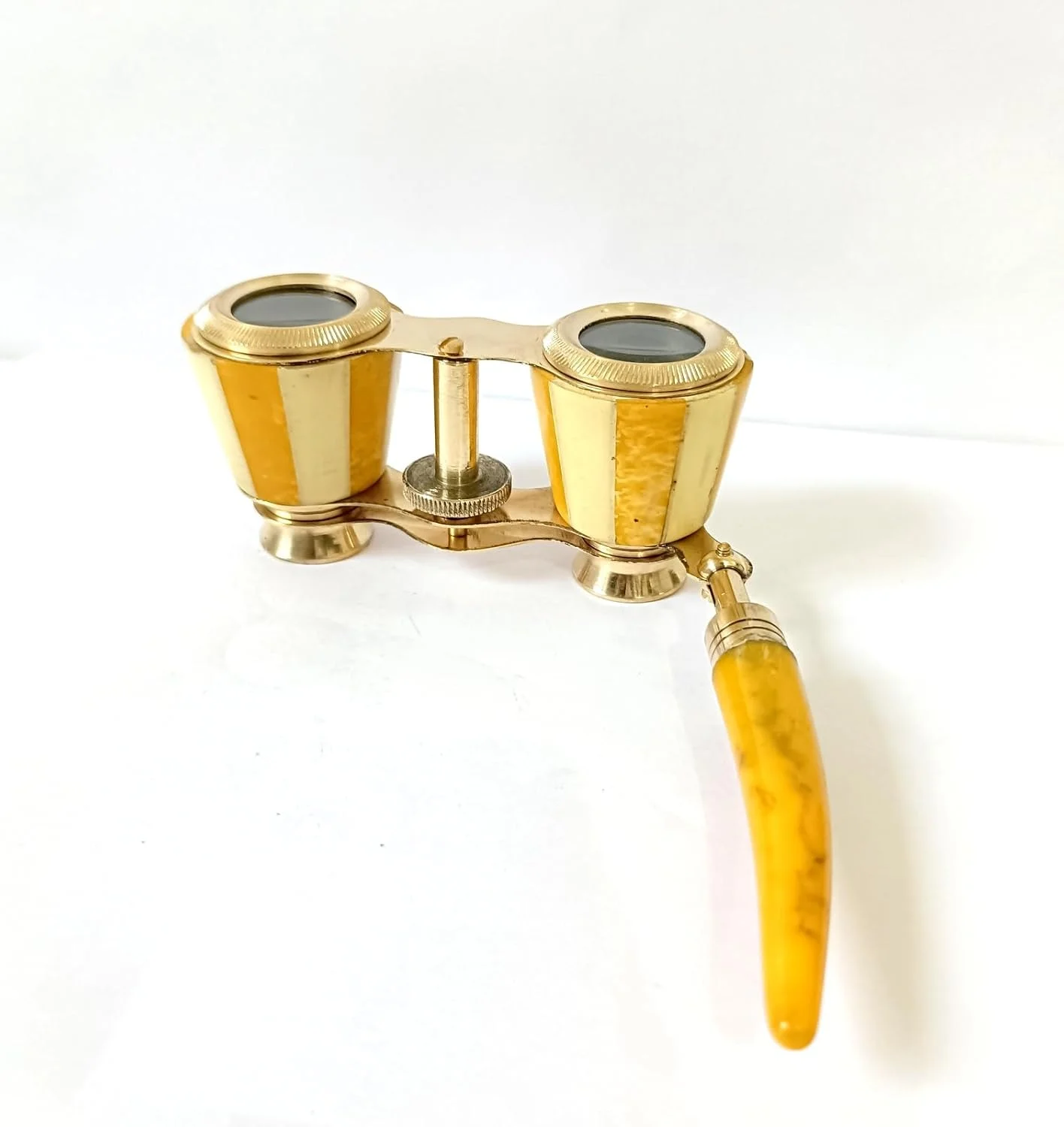 دوربین تئاتر قدیمی، رنگ طلایی با دسته زرد، دوربین دوچشمی تاشو